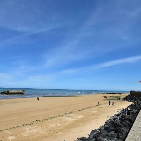Modern In Normandy In The Town Center 贝叶